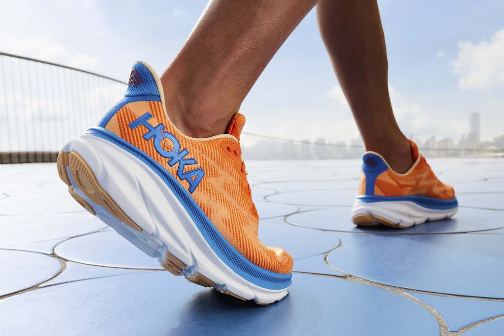 HOKAの代表的モデルが全面一新！ 〈CLIFTON 9〉発売 | mark
